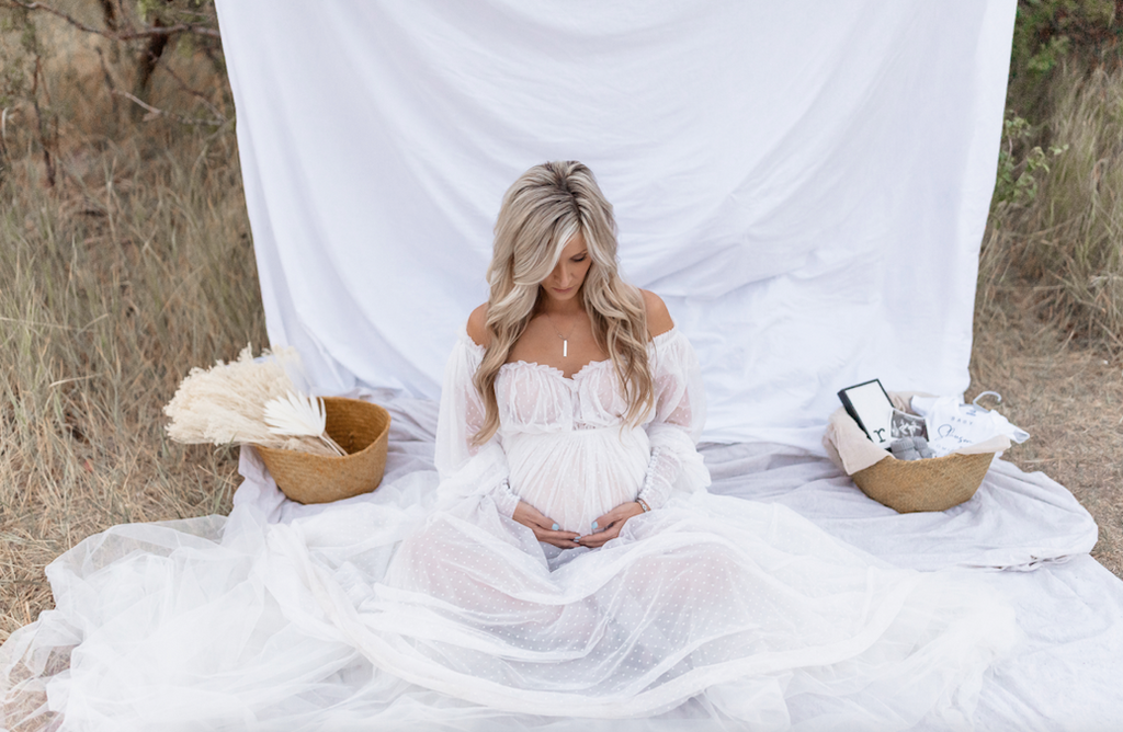 Popular Poses for Maternity Photo Shoots